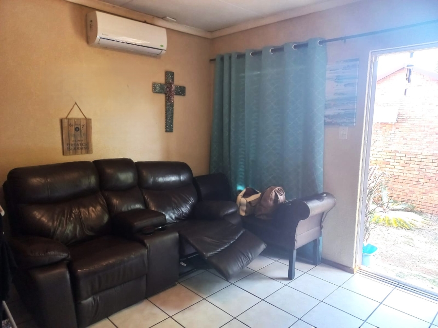 2 Bedroom Property for Sale in Safari Gardens North West